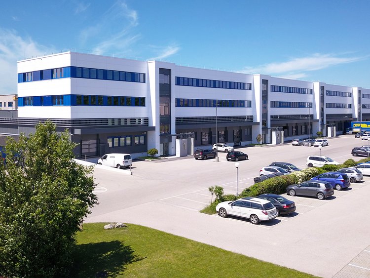 A modern office and logistics property in the WALTER BUSINESS-PARK in Vienna, offering spacious commercial premises, car parks and flexible commercial units.